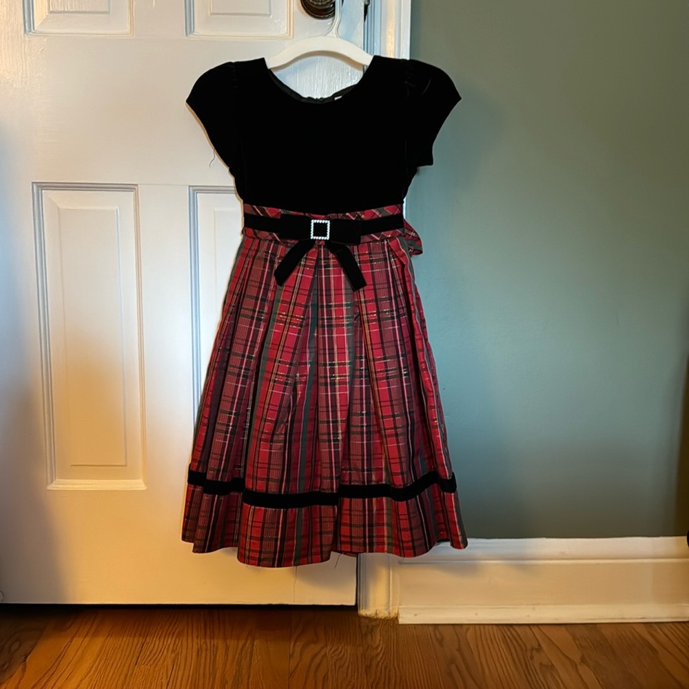 The Holidays are here! Perfect for yourlittle one!Sweet Heart Rose Holiday Dress
